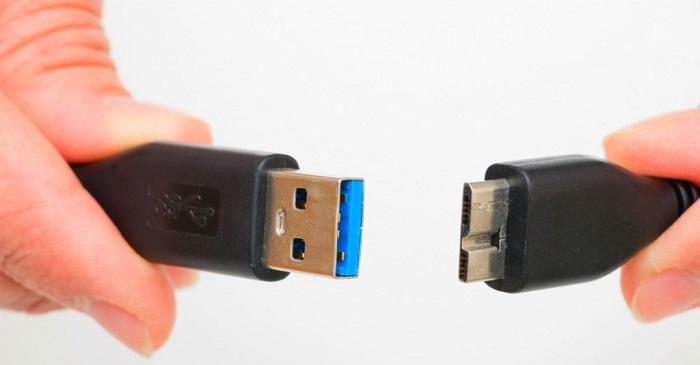 USB 2.0 یک مسیر ارتباطی یک طرفه را ارائه می دهد