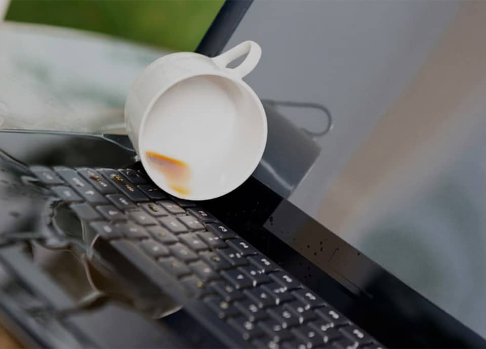 خیس شدن لپ تاپ